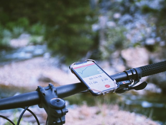 A navigation app displaying accurate results about a cycling route.