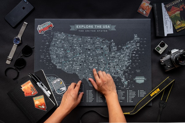 A user studying the map of the United States