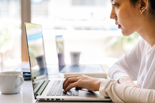 A lady utilizing a mapping software on her PC