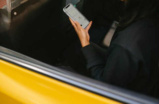 A user drops a pin at a point of interest on a map app on her smartphone.