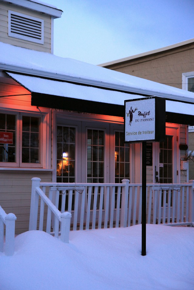 A French signboard of a restaurant in Quebec. 